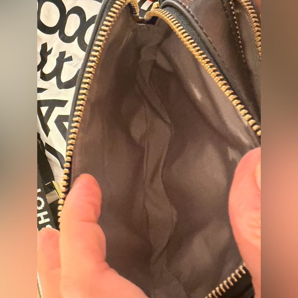Marc Jacobs Cream Snapshot Crossbody with Gold Hardware and Branded Strap - Picture 8 of 11
